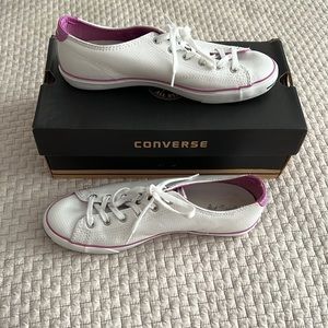 Women’s Converse Jack Purcell shoes size 10.